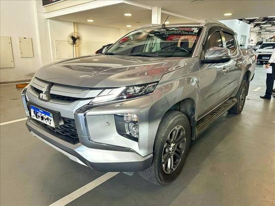 MITSUBISHI L200 TRITON 2.4 16V TURBO DIESEL SPORT HPE-S CD 4P 4X4 AUTOMÁTICO